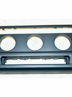 Značkový rámeček klimatronic VW Touran 5TA5TB863041AVAL - poškrábaný