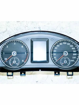 Značkový přístroje VW Golf VI Plus 5M0 1,6 TDi5M0920872A - lehce poškozené sklo
